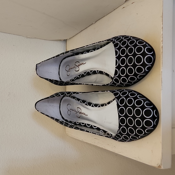 ♤ Jessica Simpson Black & White Wedges - Picture 2 of 6